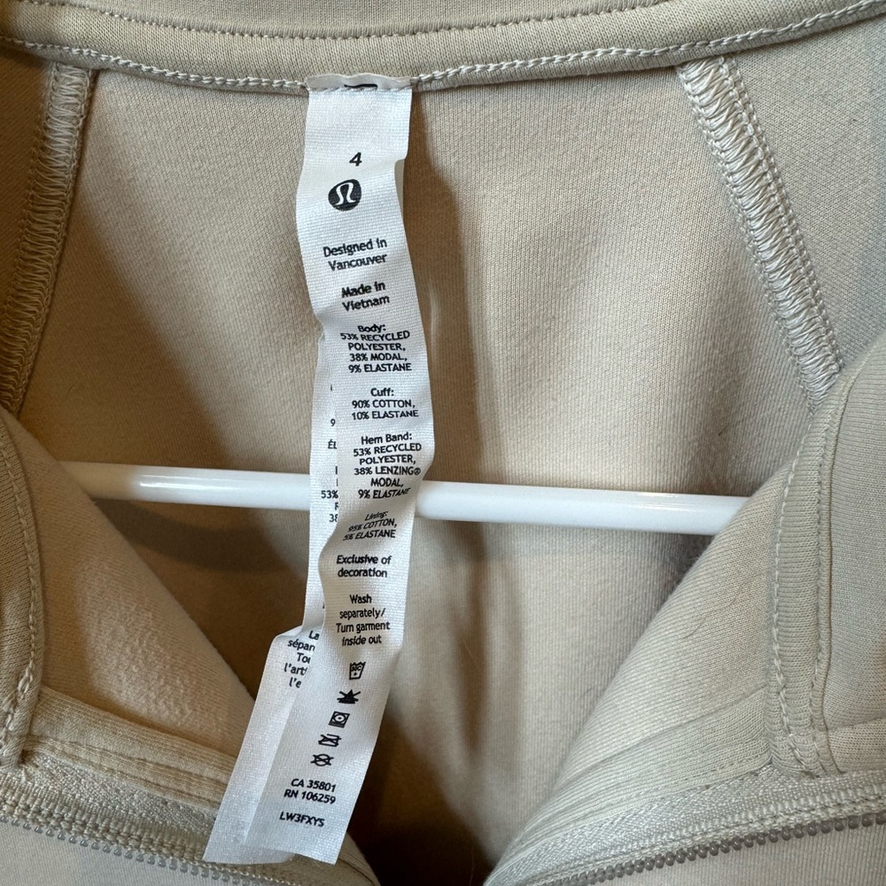 Lululemon zip up Jacket size 4 with pockets - Picture 2 of 5